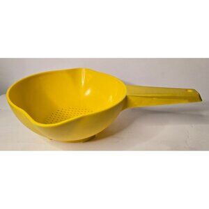 Vintage Tupperware 1 Quart Colander 11x8in Classic Yellow Kitchenware Prep